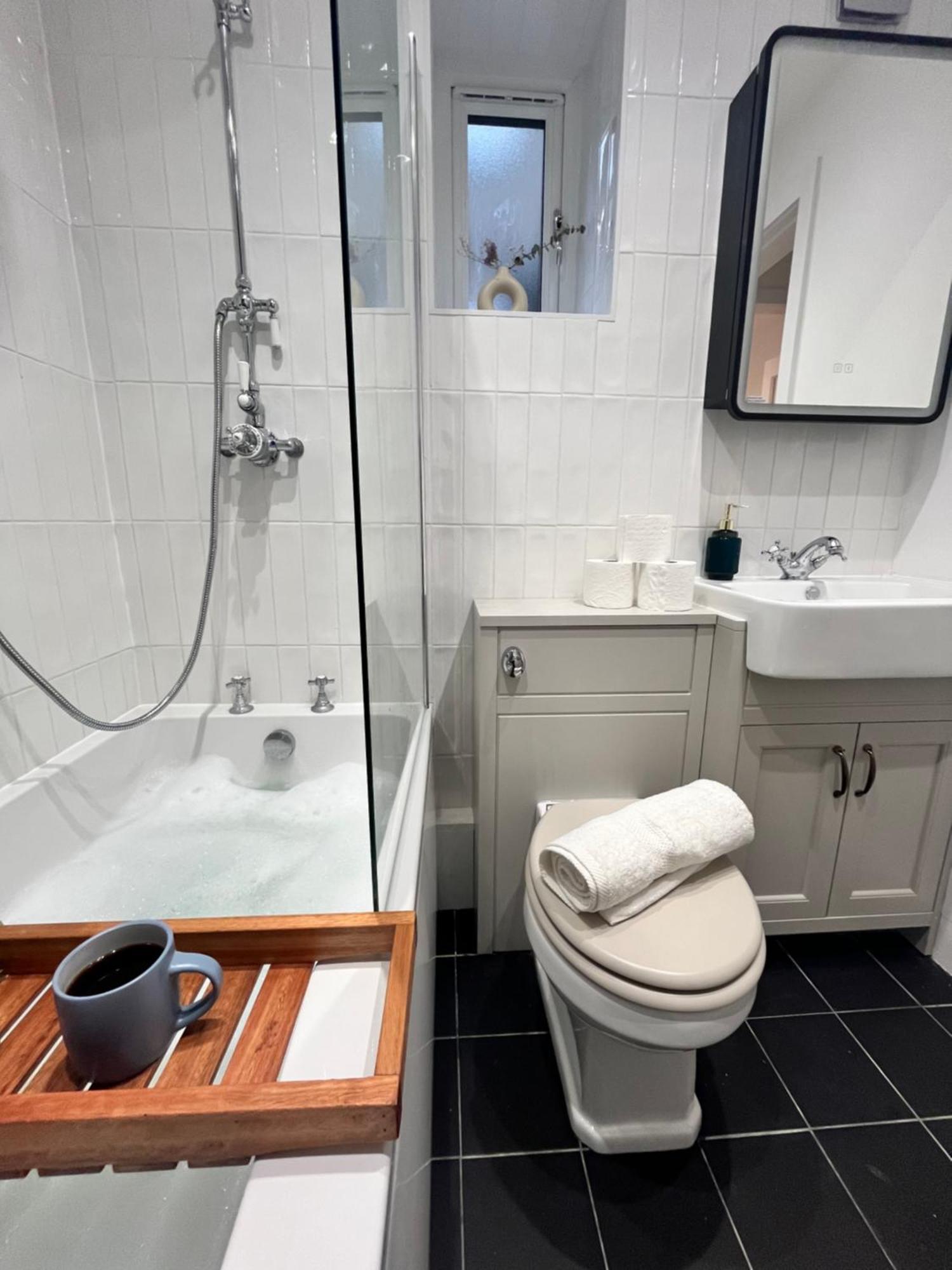 Cozy And Peaceful Apartment With Terrace In Hackney London Luaran gambar